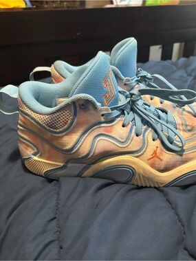J Tatum basketball shoes size 7.5 men’s